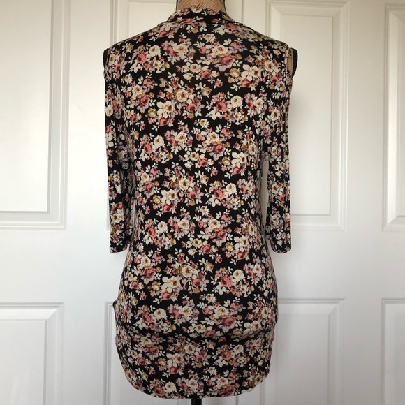 Cold shoulder floral top - Picture 3 of 4